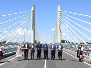 A Tomori Pál hidat, amely Paksot köti össze Kalocsával, többen is avatták