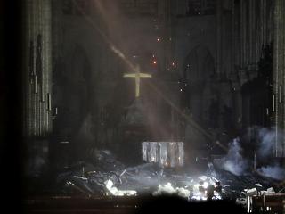 Gyűjtést indít a Mazsihisz a Notre-Dame újjáépítésére