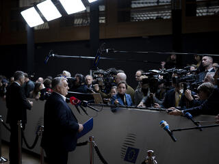 Ezért csinálja a show-t Brüsszelben Orbán Viktor?