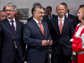 Orbán Viktor gyárlátogatáson