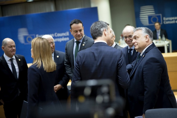 Orbán Viktor miniszterelnök az Európai Unió tagországai állam- és kormányfőinek rendkívüli csúcstalálkozóján Brüsszelben 2024. február 1-jén. Fotó: MTI/Miniszterelnöki Sajtóiroda/Fischer Zoltán
