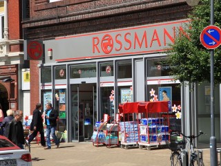 Rossmann-üzlet a németországi Husumban. Fotó: Wikipédia/Frank Vincentz