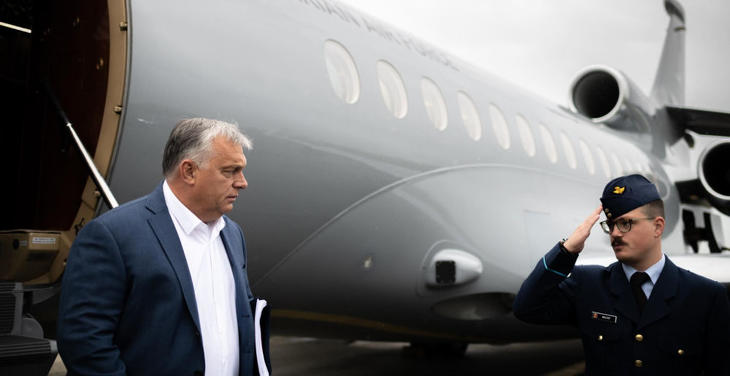 Orbán Viktor vesz és elad repteret. Üzletember vagy politikus? Fotó: Facebook / Orbán Viktor