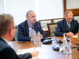 Előre osztogat ki 125 milliárdnyi uniós pénzt a magyar kormány