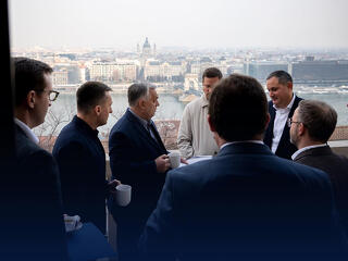 Megint szembement az autópályán az Orbán-kormány