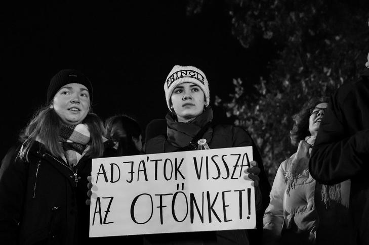 Tüntetés a Belügyminisztérium előtt 2022. november 30-án. Fotó: Facebook/PDSZ/B. Molnár Béla