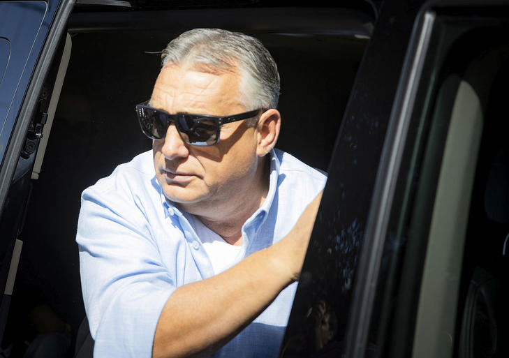 Orbán Viktor ilyen fizetésből könnyen tud lazázni. Fotó: MTI/Miniszterelnöki Sajtóiroda/Fischer Zoltán 