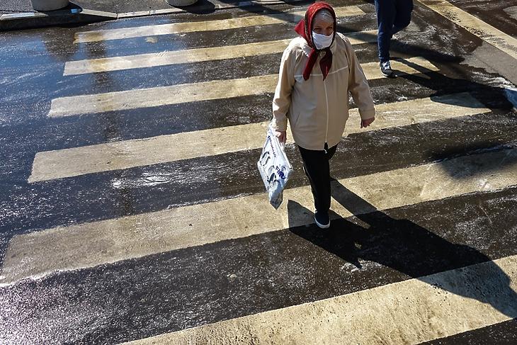 Megjelent a rendelet: így fog kinézni az idősek vásárlási sávja - mfor.hu