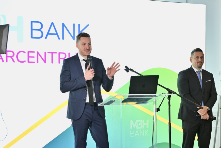 Kovásznai Ádám az MBH Csoporthoz tartozó BUPA vezetője a platform gyakorlati használatát is bemutatta