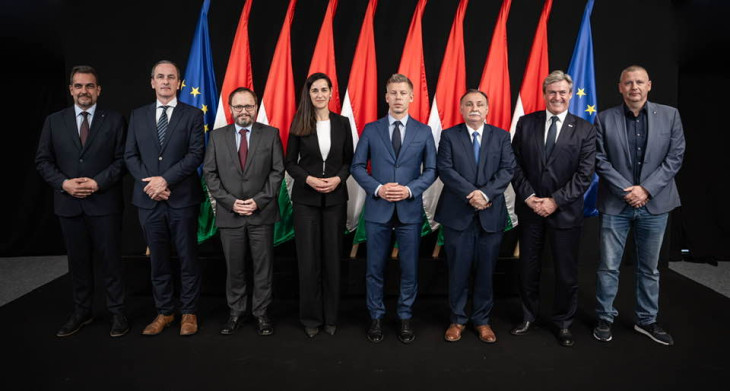 A leendő Tisza-kormány szja-csökkentést és a kedvezményes áfakör kiterjesztését ígérte