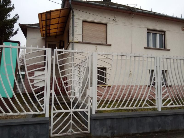 Az egykori varroda kívülről egy átlagos háznak tűnik