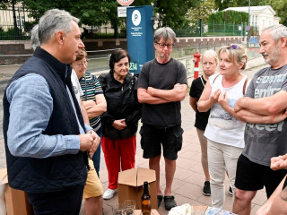Lázár János és a tüntetők Pázmány Campusnál