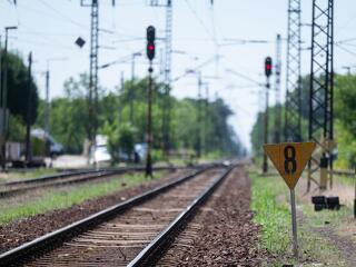 Végül a Swietelsky korszerűsíti a vágányt Veszprém és Ajka között