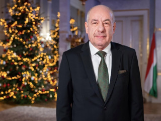 Sulyok Tamás karácsonyi beszéd közben