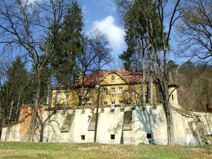 Eladó a dubicsányi kastély is