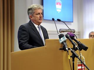 Tasnádi László volt III/II-es operatív tiszt kidolgozta magát, eladja a közbeszerzésekkel táplált cégeit