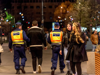 A rendőröknek éjjel is akad dolga a bulinegyedben