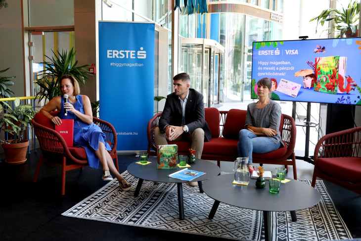 Murányi Linda, az Erste PR és belső kommunikációs vezetője, Szincsák Gyula, a Visa szenior fizetési megoldások szakértője és Füstös Móni gyermeknevelési szakértő