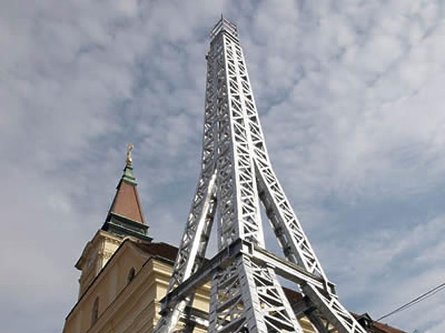 Hulladékból épül Eiffel-torony Budapesten