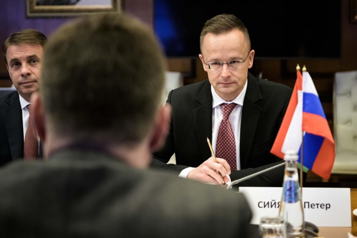 Szijjártó Péter Moszkvában 2023. áprilisban, ahol Alexander Novak akkori miniszterelnök-helyettessel tárgyalt az energiaellátásról  –  szerinte nem mondhatunk le az orosz gázról