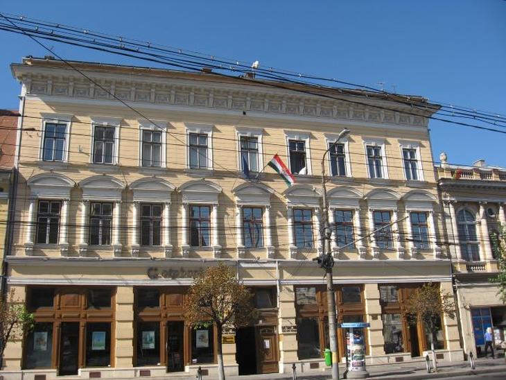 A kolozsvári magyar konzulátuson is piackutatást végeznek. Fotó: MTI
