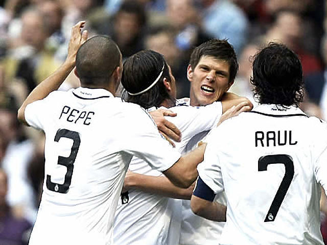 Real Madrid (spanyol) - 1353 millió dollár 