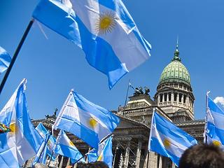 Akkora a baj Argentínában, hogy minisztériumokat szüntetnek meg