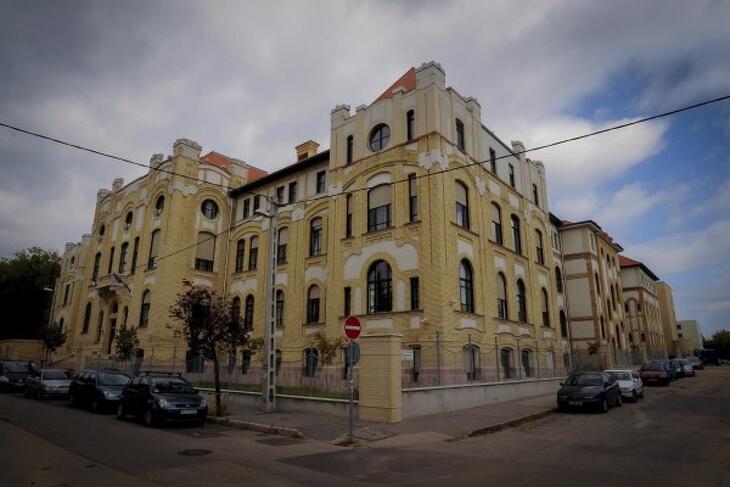 Papcsák Ferenc gyorsan eladta az Uzsoki Kórházban működő cégét