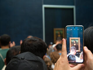 Kirabolták a Louvre múzeumot, vasárnapra be is zárt
