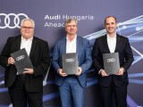 Audi, Alfons Dintner, az Audi Hungaria Igazgatóságának elnöke, Dirk Große-Loheide, az AUDI AG beszerzésért és IT-ért felelős igazgatótanácsi tagja és az AUDI HUNGARIA AHEAD Kft. Felügyelőbizottságának elnöke és Dr. Patrick Heinecke, az Audi Hungaria pénzügy, IT, beszerzés és compliance területekért felelős igazgatósági tagja és az AUDI HUNGARIA AHEAD Kft. Felügyelőbizottságának tagja. Fotó: Audi  