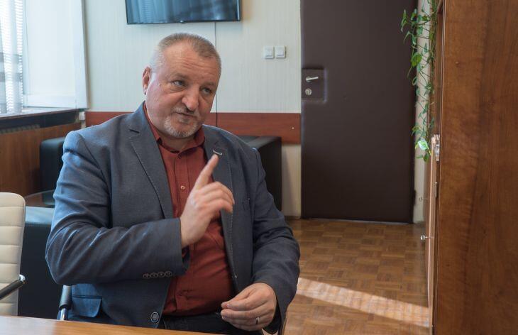 Komjáthi Imre e kérdésben határozottan határozatlan