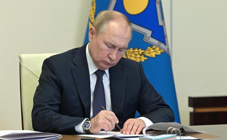 Vlagyimir Putyin üzent. Fotó: Kreml