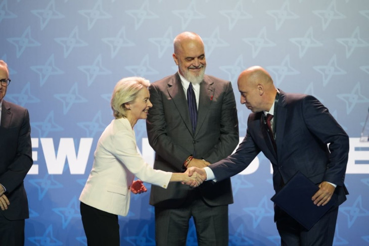 Ursula von der Leyen és Blénessy László, a 4iG igazgatótanácsának tagja