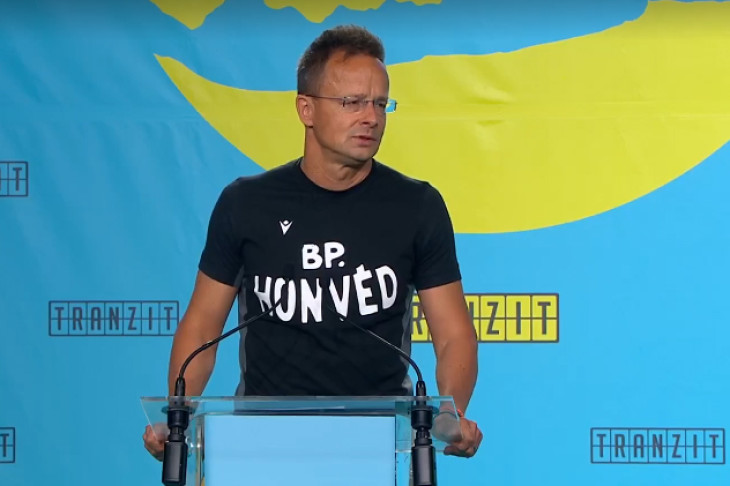Szijjártó Péter a Tranzit színpadán 2025. augusztus 29-én