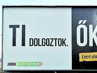 Elbukott a plakáttörvény