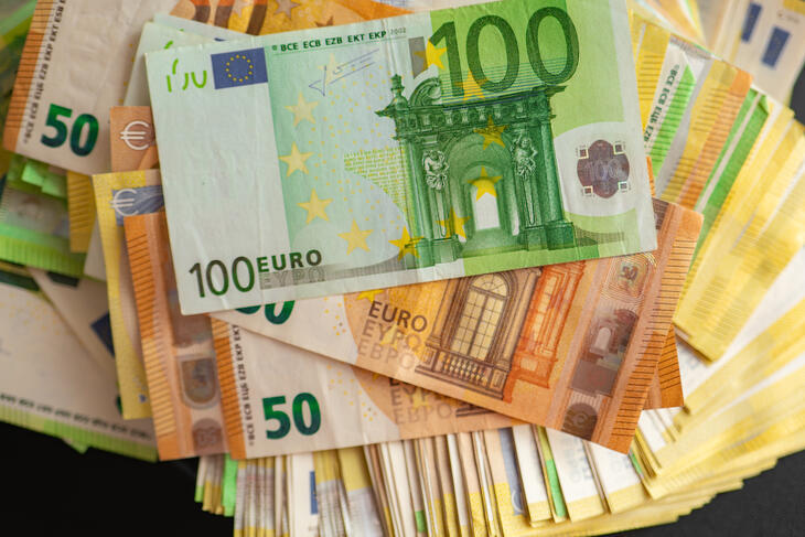 Az euró halványodott picit a forint ellenében szerda reggelre