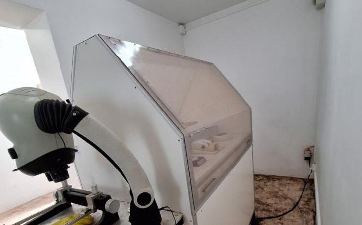 Szemüvegeket enélkül az eszköz nélkül nehéz gyártani