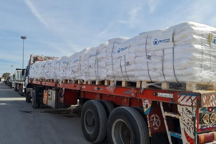 Segélyek be, palesztinok ki?