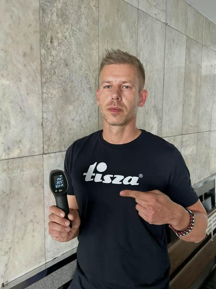 Ma is folytatta a hőmérőzést a Tisza Párt főnöke