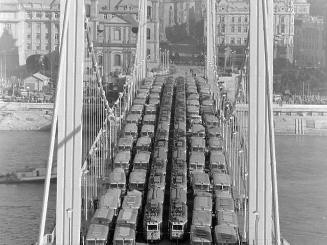 Az újjáépült híd terhelési próbája 1964-en