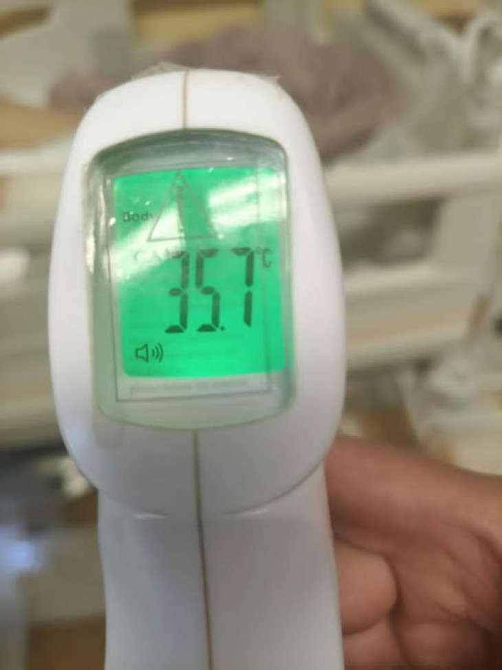 A szentesi Dr. Bugyi István Kórház krónikus belgyógyászatán tegnap 17 óra körül készült fotó szerint 35,7 fok volt 