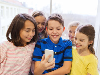 Már az ovisoknak is van mobiltelefonjuk