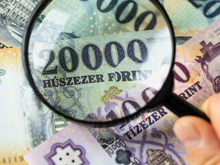 Ellágyult a melegben a forint 