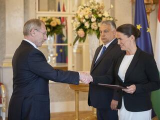 Pintér Sándor lánya 300 milliós vagyon érkezésekor lett vezérigazgató a lovasberényi kormányüdülőt megszerző cégben