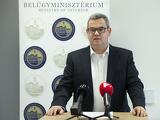 Már megint lenne mit megmagyaráznia Pintér Sándor emberének