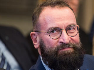 Nem ereszti le a Fidesz Szájer Józsefet, aki visszatér