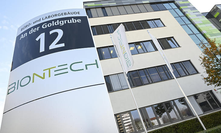 A német Biontech gyógyszergyártó központja Mainzban 2020. november 9-én. (Fotó: MTI/AP/DPA/Arne Dedert)
