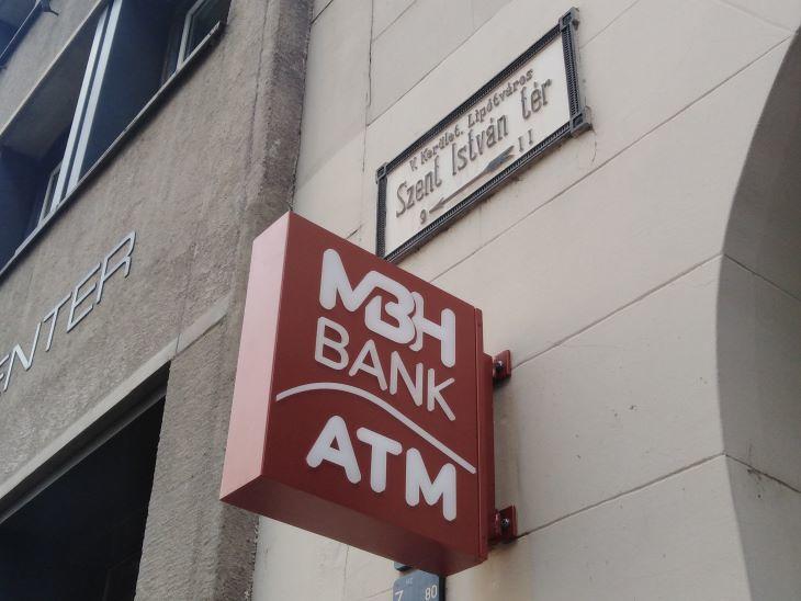 Az MBH Bank egyik ATM-jének helyszíne. Fotó: mfor/Mester Nándor