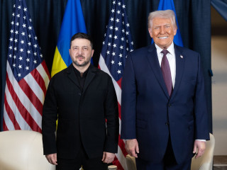 Volodimir Zelenszkij ukrán elnök Donald Trumppal Davosban