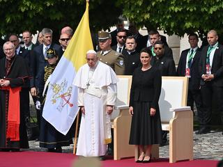 Hatalmas üdvrivalgással fogadták a pápát